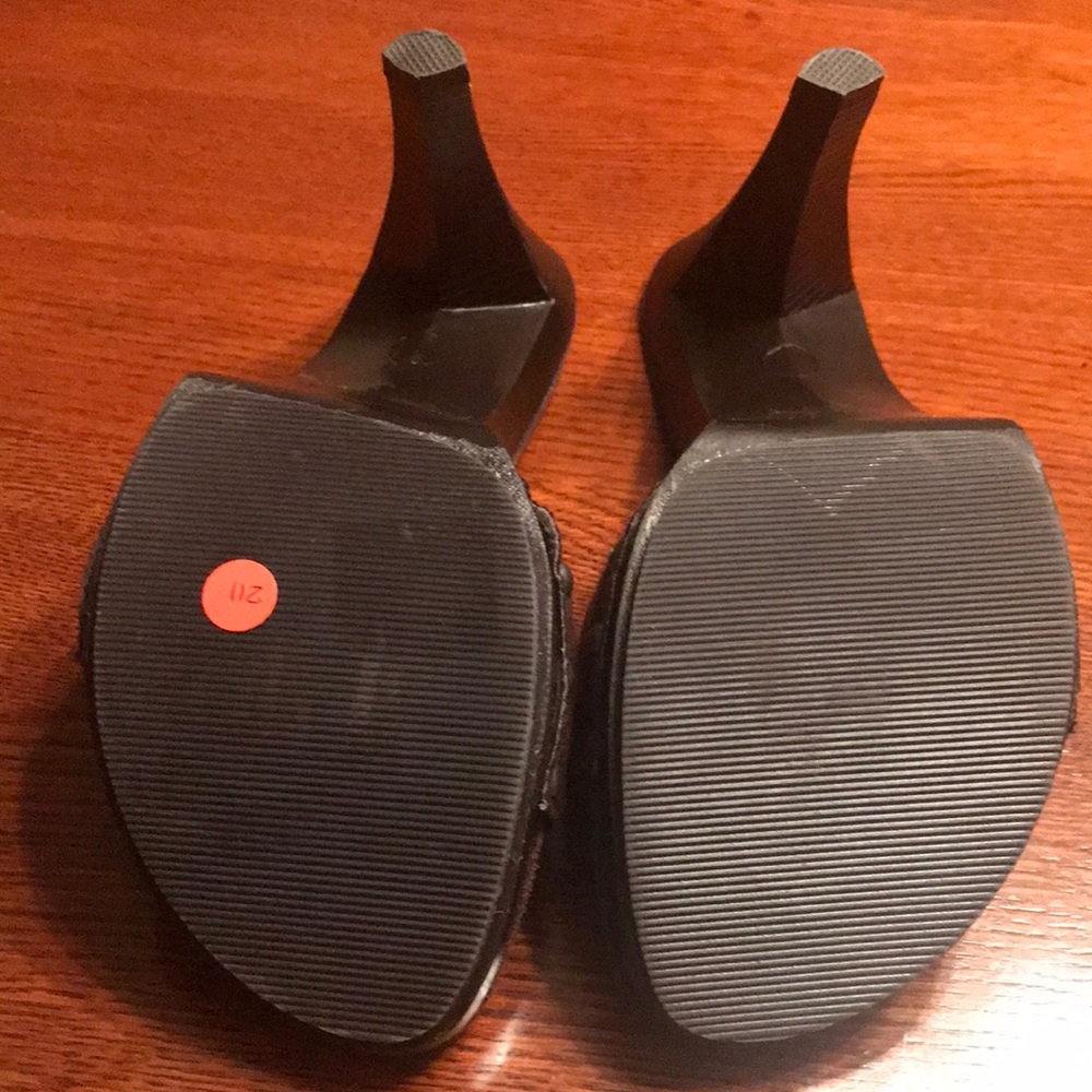 Brown pumps - Picture 5 of 7